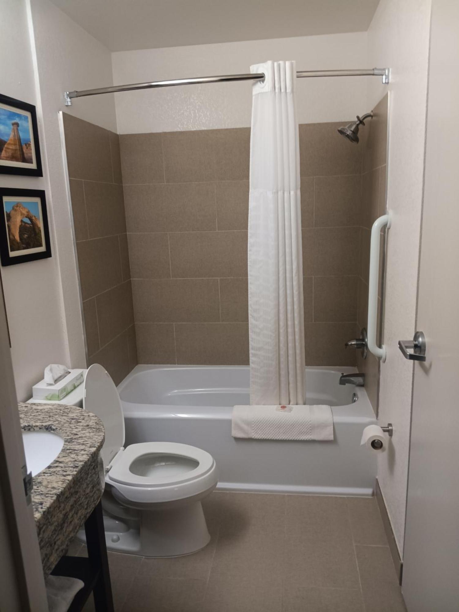 Hotel Comfort & 3*